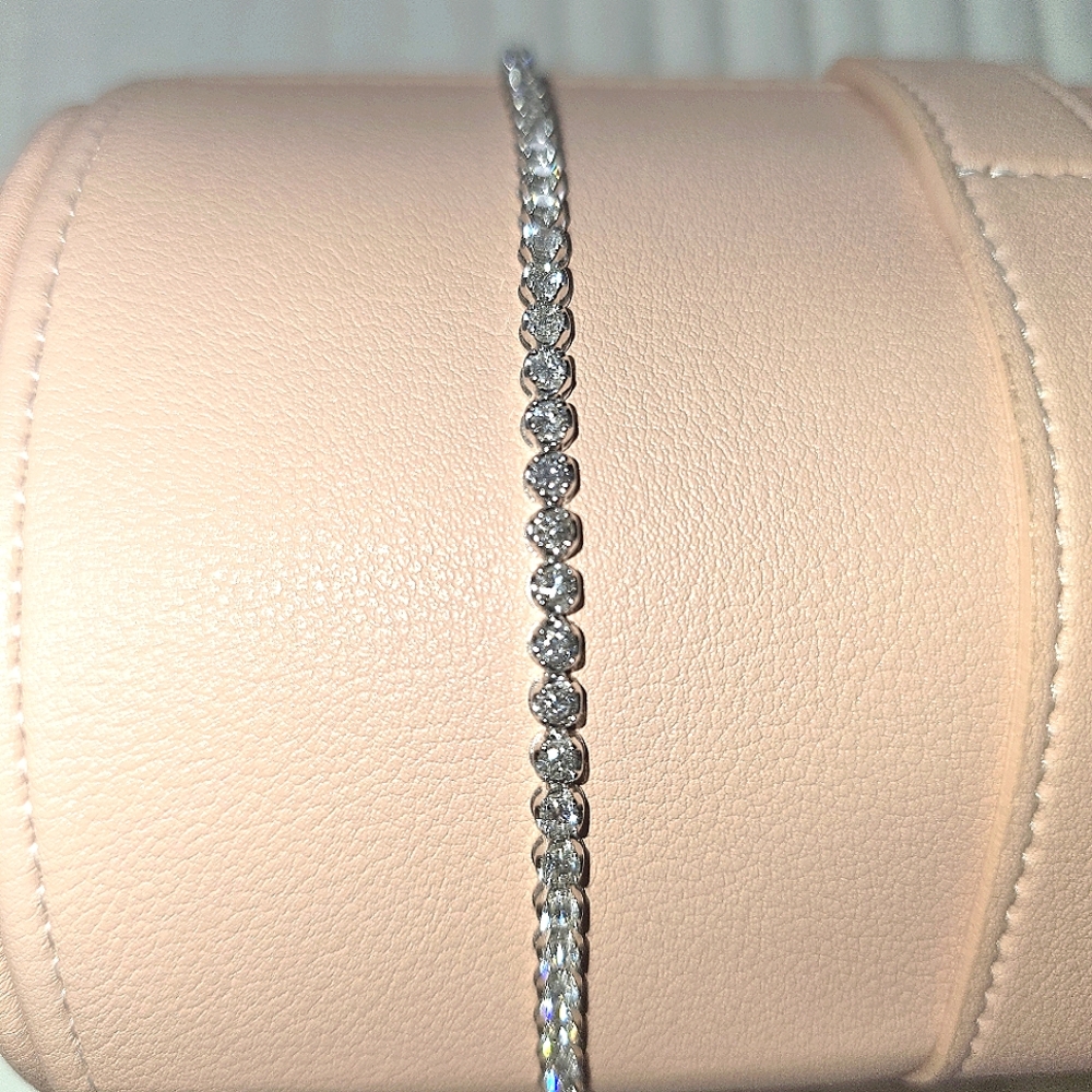 Natural Diamond Tennis Bracelet 3 CTW, 14K GOLD - Picture 6 of 8